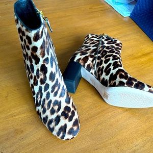 Tory Burch Brooke Leopard Calf Hair Ankle Heeled Booties Animal Print Size 7.